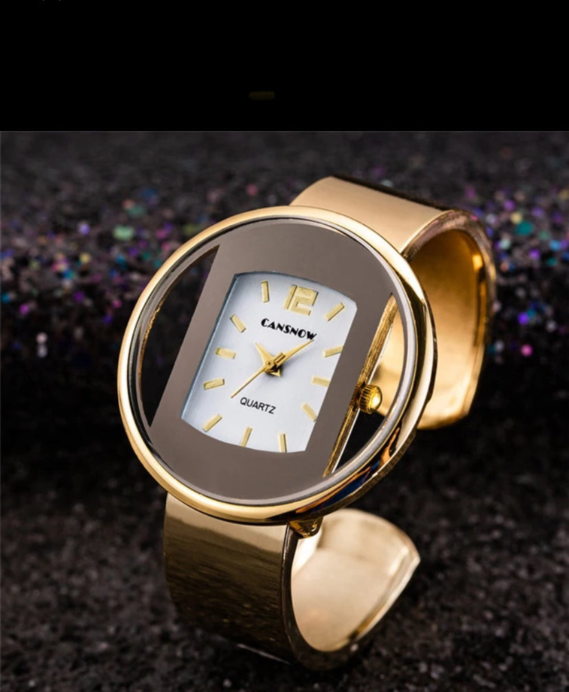 Montre femme au design moderne élégante et raffinée