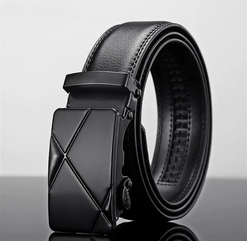 Ceinture en cuir noir Vertigos Paris avec boucle élégante et design moderne pour un style raffiné
